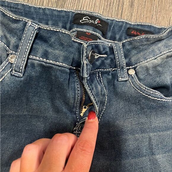 Earl Jean Slim Boot Dark Wash Faded Embroidered Jeans Size 4 Petite - Picture 6 of 11